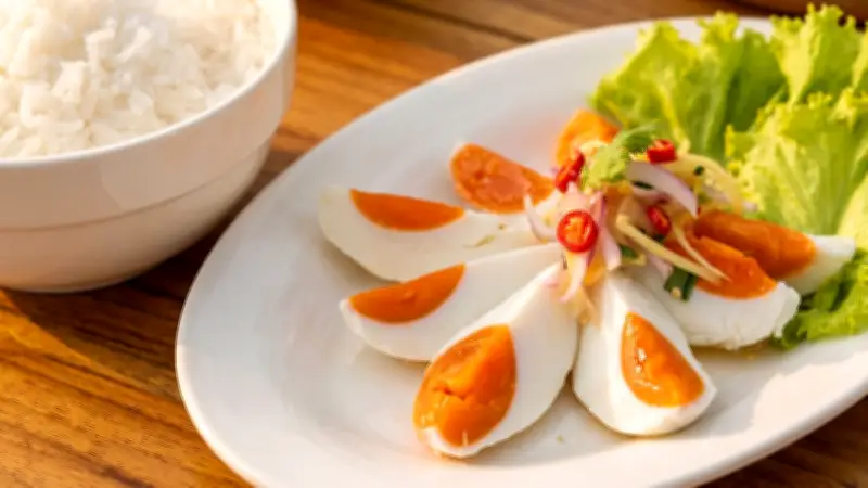 วิธีทำไข่เค็มดองน้ำเกลือ สูตรเด็ดไข่แดงมันเยิ้ม ทำกินเองง่ายๆ