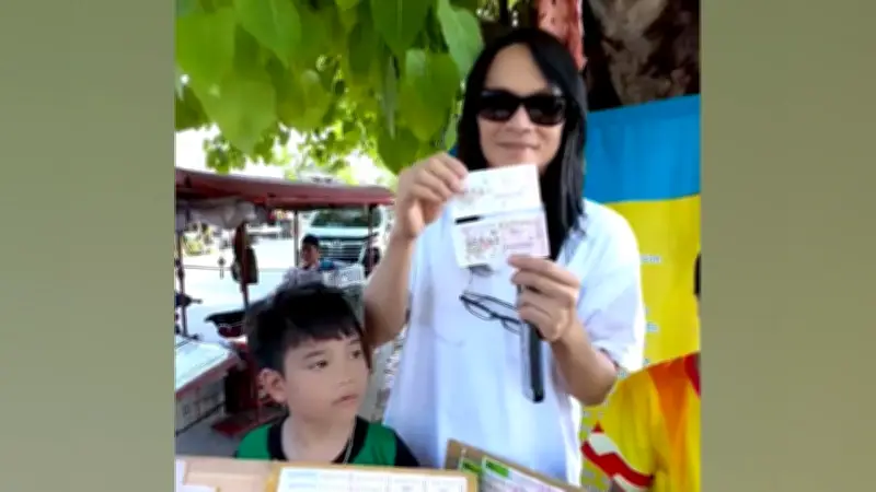 "พี สะเดิด" เปิดเผยเลขเด็ดลอตเตอรี่รับสงกรานต์ ชี้เป็นความหวังในยุคเศรษฐกิจฝืดเคือง