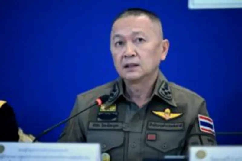 ส.ส.พรรคก้าวไกลชี้แจงกรณีถูกกล่าวหาว่าไม่ยืนเคารพเพลงชาติในสภาฯ