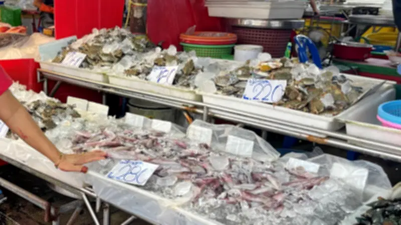 วิกฤติน้ำมันแพงซ้ำเติมเศรษฐกิจ อาหารทะเล-ผักสดปรับราคาพุ่ง เดือดร้อนทั่วตลาด