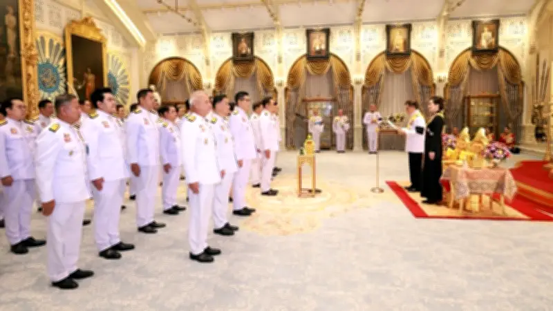 ในหลวง-พระราชินี พระราชทานพระบรมราชวโรกาส ครม.ชุดใหม่เฝ้าฯ ถวายสัตย์ปฏิญาณก่อนเข้ารับหน้าที่