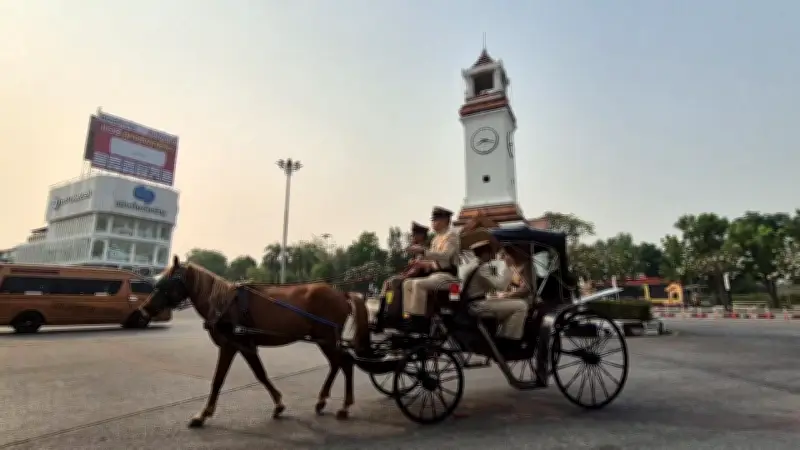 ตำรวจลำปางใช้รถม้าทำสายตรวจ ประหยัดน้ำมัน-ส่งเสริมการท่องเที่ยวช่วงสงกรานต์