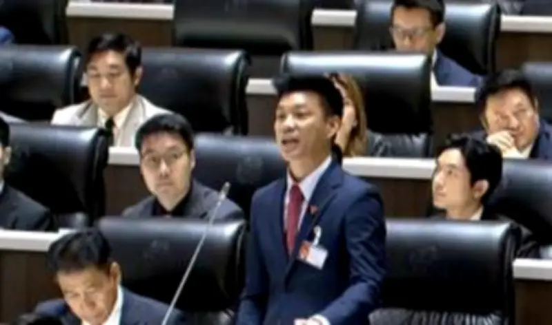 รัฐบาลเดินหน้าแก้ไขรัฐธรรมนูญ ตั้งคณะกรรมการพิเศษเพื่อการปฏิรูปการเมือง