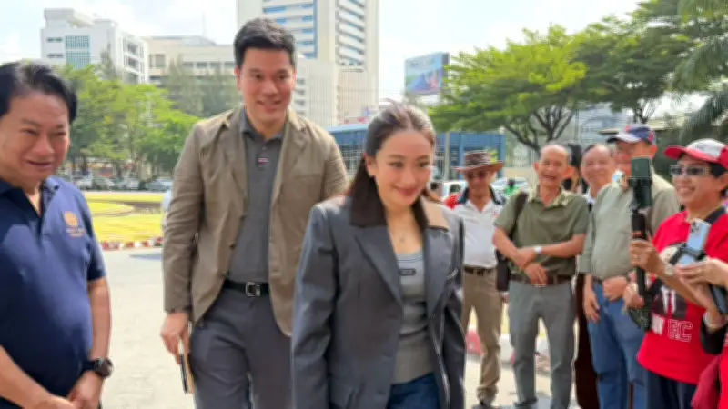 "อิ๊งค์-สามี" เยี่ยมทักษิณที่เรือนจำกลางคลองเปรม ปฏิเสธให้สัมภาษณ์สื่อ