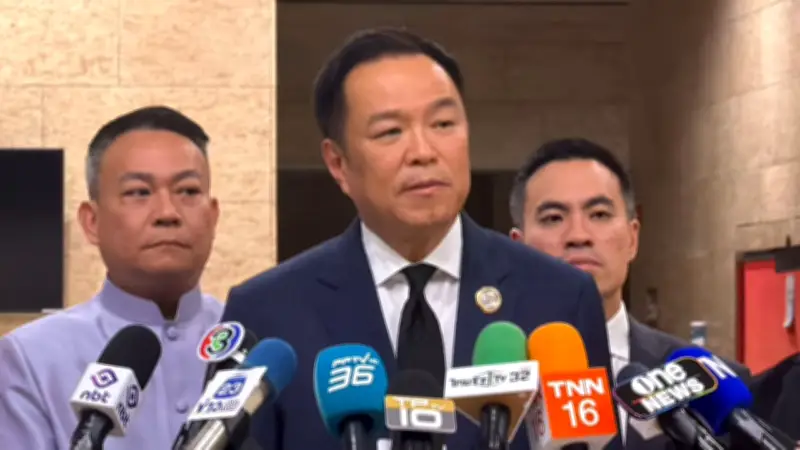 “อนุทิน” ย้ำ ลดราคาน้ำมันเป็นหน้าที่รัฐบาล ไม่ใช่ของขวัญสงกรานต์ แก้รธน.คือคำสั่งประชาชน