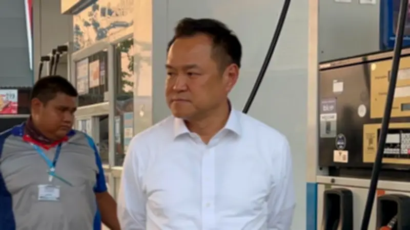 นายกฯ อนุทิน สุ่มตรวจปั๊มน้ำมันสุโขทัย ยกหัวจ่ายเติมน้ำมันดีเซลให้ประชาชน