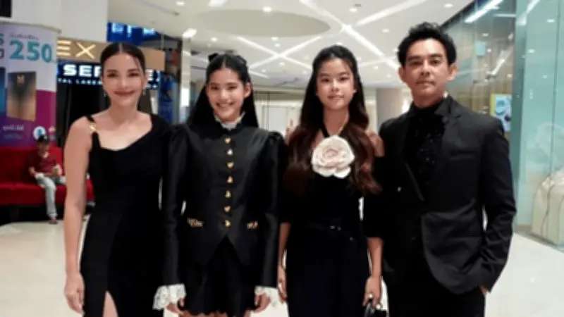 น้องนาวา-น้องโสน ลูกสาว แม่อ้อม-พ่อมอส ยิ่งโตยิ่งสวย สนิทกันตั้งแต่รุ่นพ่อแม่