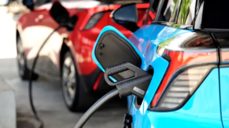 วางมวยหน้าตู้ชาร์จ EV เทศกาล: สาเหตุและวิธีรับมือเพื่อเลี่ยงความขัดแย้ง