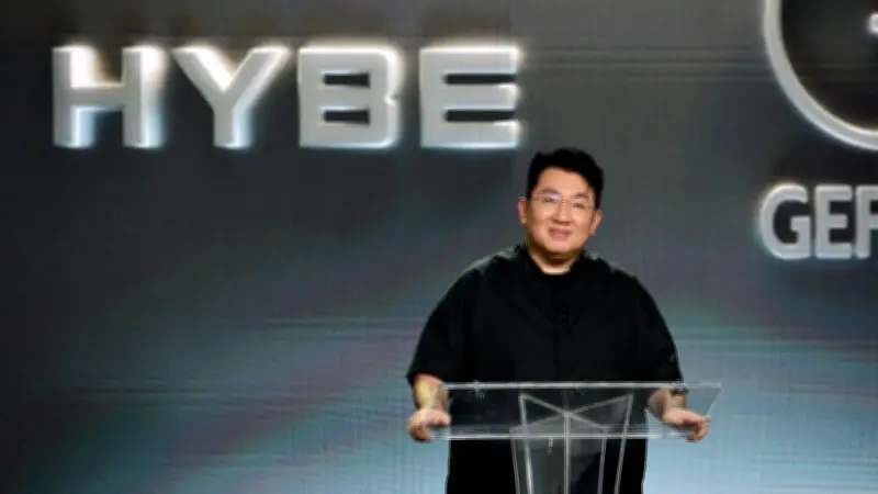 ตำรวจโซลขอหมายจับ 'บังชีฮยอก' ประธาน HYBE คดีซื้อขายหุ้นไม่เป็นธรรม