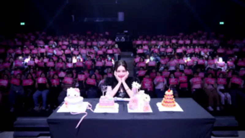 เบนซ์ ข้าวขวัญ จัดงานวันเกิดสุดอลังการ SHINE LOUD เต็มอิ่มกับแฟนคลับ