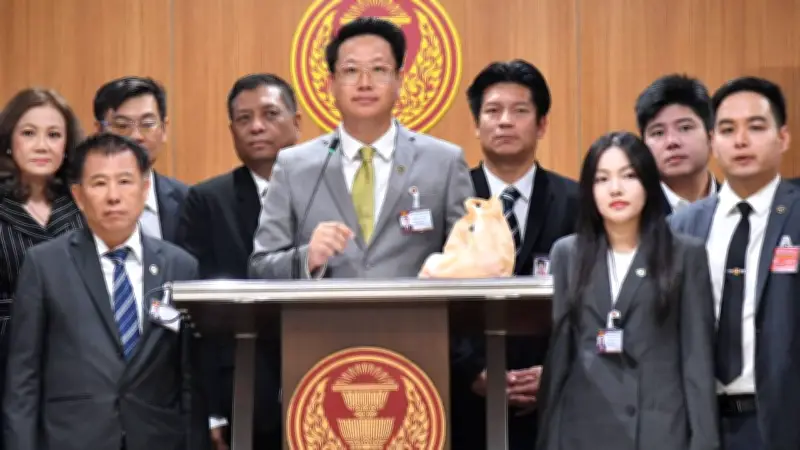 พรรคเศรษฐกิจเสนอเก็บภาษีแรงงานต่างด้าวและปราบคอร์รัปชันแทนขึ้น VAT
