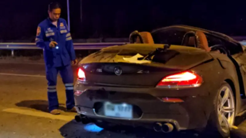 เก๋งบีเอ็มดับเบิลยู Z4 พลิกคว่ำหาดใหญ่ คนขับกระเด็นเสียชีวิตคาที่