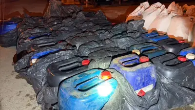 จับกุมชายวัย 43 ปี ลักลอบขนน้ำมัน 1,260 ลิตร ซุกท้ายรถกระบะเตรียมส่งขายเมียนมา