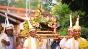 ชาวบ้านอุบลฯ จัดพิธีต้อนรับหลวงพ่อเงิน 700 ปี กลับสู่วัดปากน้ำ