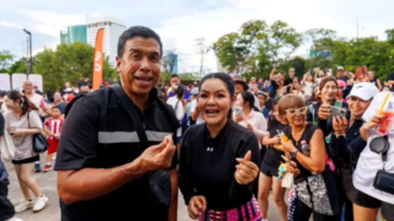 ไทยรัฐจับมือกทม.ปลุกจตุจักรคึกคัก คนดัง-คนรักสุขภาพ1,500คนแห่เต้นหน้าฮ้าน