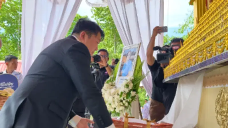 รมช.คมนาคมมอบเงินเยียวยากว่า 2 ล้าน ร่วมไว้อาลัยป้าเทียมเหยื่อรถไฟชนรถเมล์