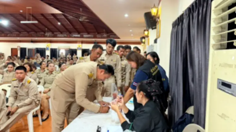 เซอร์ไพรส์! นายอำเภอบางใหญ่ สั่งปิดหอประชุมสุ่มตรวจปัสสาวะกำนัน ผู้ใหญ่บ้าน 258 คน