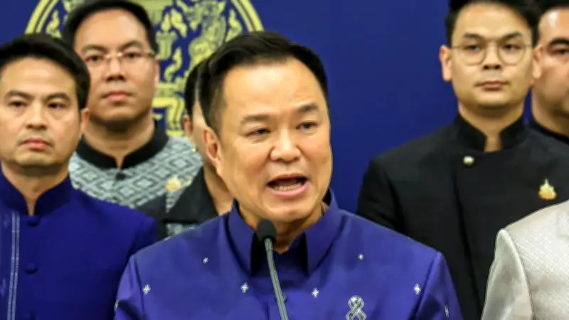 "อนุทิน" ยืดอกรับผิด พ.ร.ก.กู้เงิน 4 แสนล้าน ประกาศใช้แล้ว
