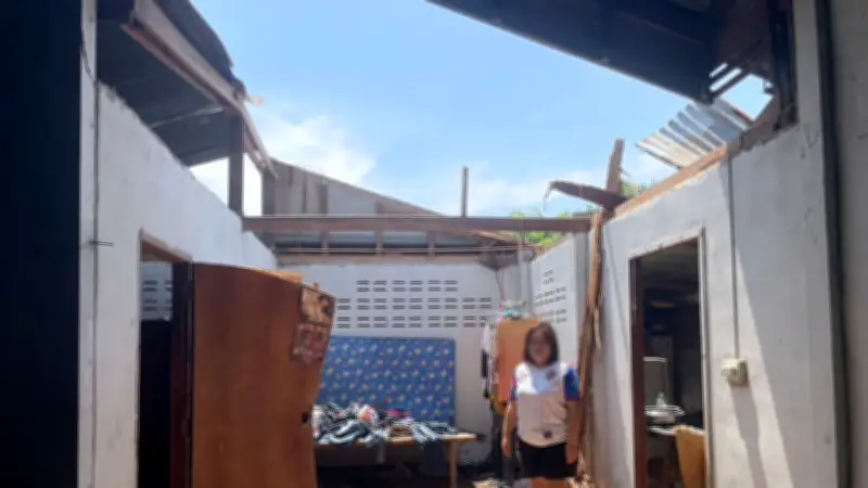 พายุฤดูร้อนถล่มชัยภูมิ ลูกเห็บตกหนัก 5 หมู่บ้านเสียหายกว่า 10 หลังคาเรือน