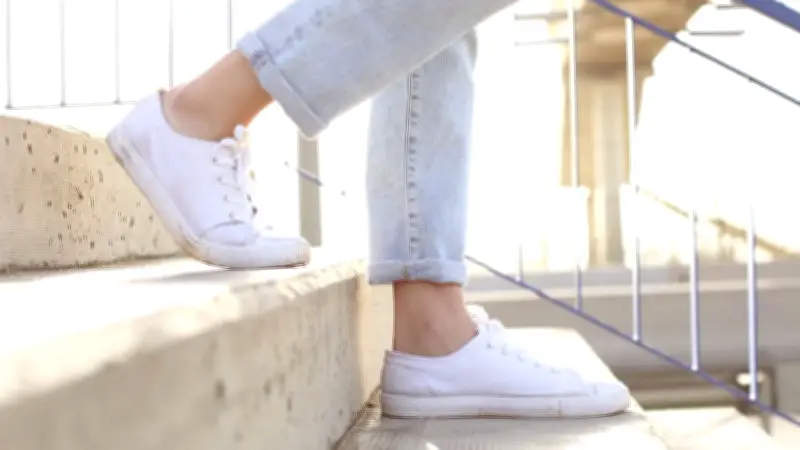 แจก 5 เทคนิคซักรองเท้าผ้าใบเก่าให้กลับมาขาวใส ใช้ของใกล้ตัว