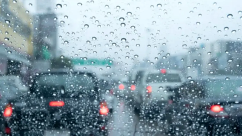 ฝนตกรถติดจิตตก 5 วิธีจัดการความเครียดคนเมืองให้ใจไม่พัง