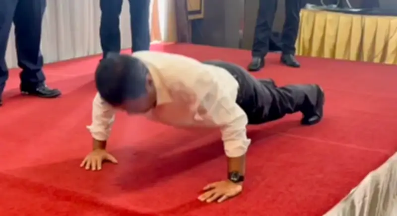 “ประยูร ครองยศ” อดีตลูกหม้อ กทม. ลงสมัครผู้ว่าฯ กทม. อีกครั้ง โชว์ฟิตวิดพื้น 50 ครั้ง