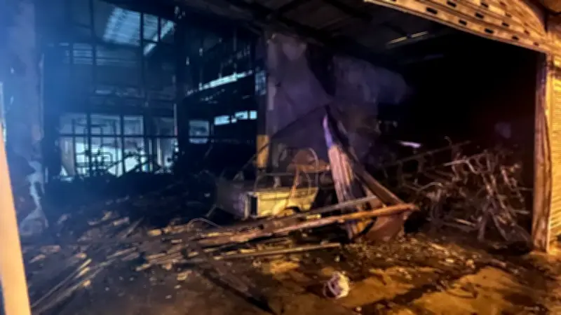 ไฟไหม้ร้านขายจักรยานยนต์ไฟฟ้าอ่างทอง วอดกว่า 60 คัน เร่งหาสาเหตุ
