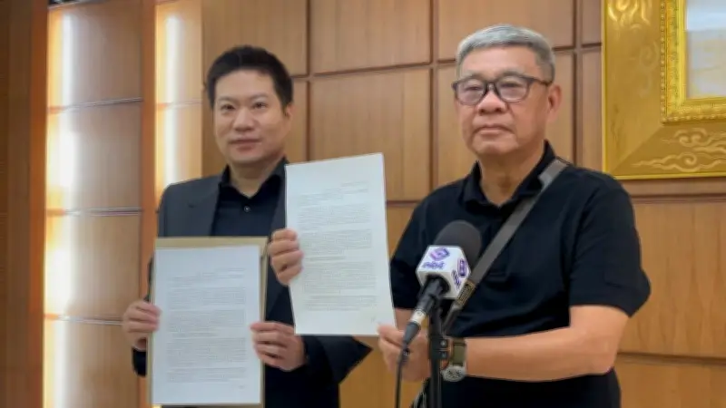สมชัย บุก กกต. ทวงเอกสารบัตรเลือกตั้ง 69 จี้ปมบาร์โค้ดโยงสิทธิส่วนบุคคล