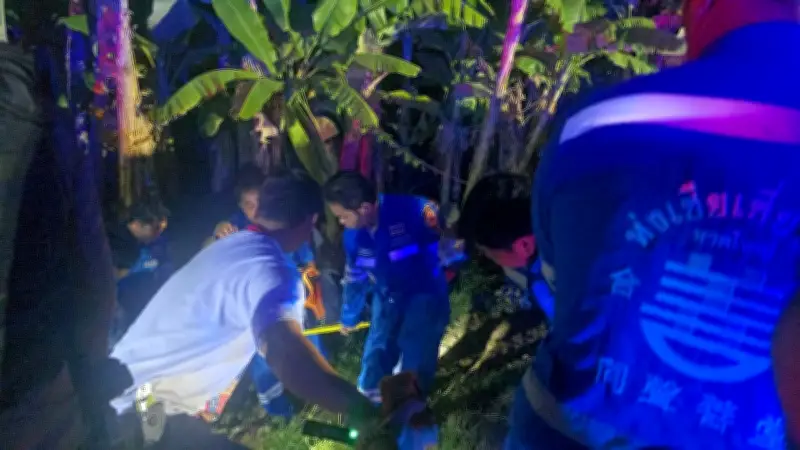 กระบะรับญาติสนามบินหาดใหญ่กลับบ้าน หลุดโค้งชนเสาไฟฟ้าบาดเจ็บ 8 ราย