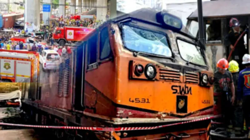 รถไฟชนรถเมล์กลางเมือง ดับ 8 ศพ อดีตพนักงานขับชี้แผลลึกระบบคนไม่พอกฎหมายไม่เข้ม