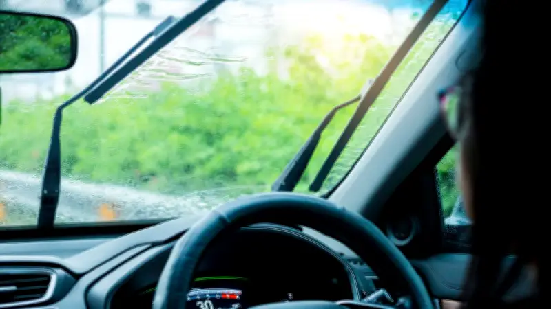 ฝนตกทีไรใจสลาย เคล็ดลับถนอมสีรถ ลดกลิ่นอับช่วงหน้าฝนที่คนรักรถต้องรู้