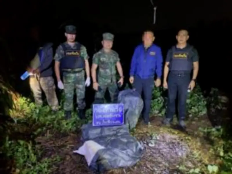 หนุ่มใหญ่ผูกคอตายปริศนาหน้าบ้านพักในพัทลุง ญาติเผยเครียดถูกข่มขู่