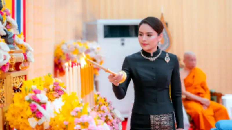 โปรดเกล้าฯ ให้เจ้าจอมท่านผู้หญิงอรอนงค์เป็นผู้แทนพระองค์สมโภชพระพุทธปิยนาฏวชิรพัทธ์