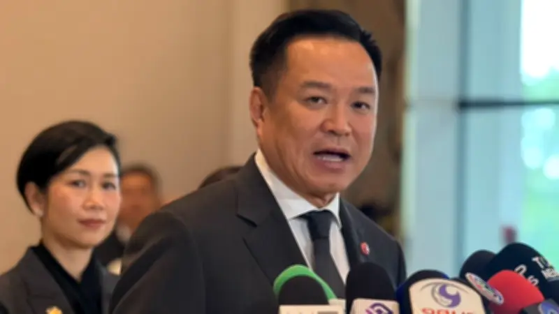 นายกฯ อนุทิน บินประชุมอาเซียนที่ฟิลิปปินส์ ยันไม่กังวลเจอผู้นำกัมพูชา