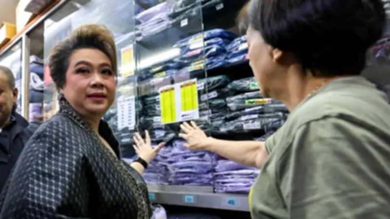 ศุภมาส ลงพื้นที่บางลำพู คุมเข้มราคาชุดนักเรียนรับเปิดเทอม