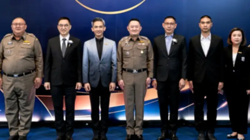โสภณส่งศาลตีความพ.ร.ก.กู้เงินขัดรัฐธรรมนูญ ปชน.ชงตั้งกมธ.คุมเข้ม