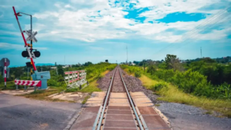 ข้อกฎหมายและระยะปลอดภัยจุดตัดทางรถไฟที่ผู้ขับขี่ต้องรู้