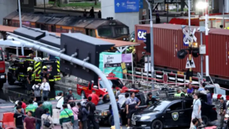 รฟท.แถลงเหตุรถไฟชนรถเมล์อโศก-ดินแดง เร่งเยียวยาผู้เสียหาย