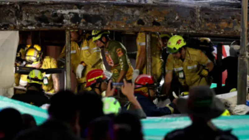 กู้ภัยเผยสภาพผู้เสียชีวิตบนรถเมล์ หลังรถไฟชน ประตูฉุกเฉินถูกเปิด
