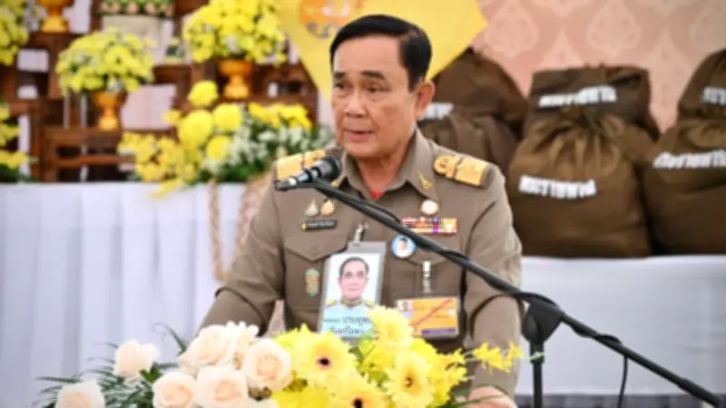 ในหลวงโปรดเกล้าฯ พล.อ.ประยุทธ์ เชิญสิ่งของพระราชทานมอบชาวน่าน