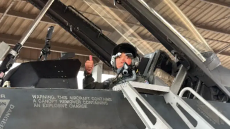 ผบ.ทสส. สวมชุดนักบิน F-16 ทดสอบสมรรถนะสำรวจชายแดนฝั่งตะวันตก