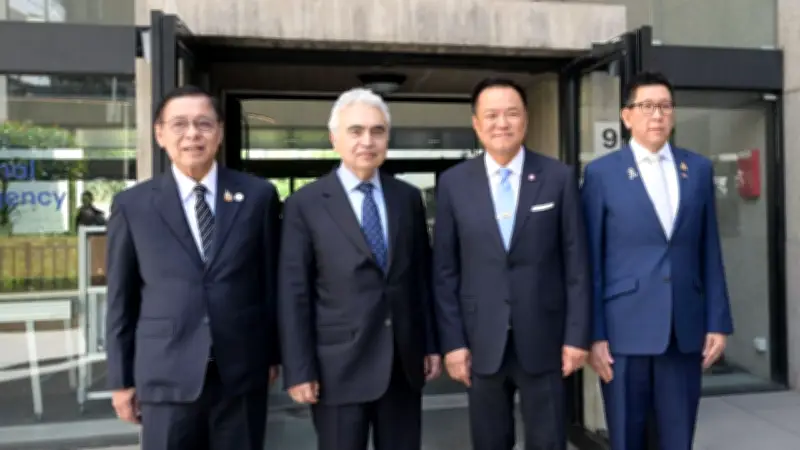 อนุทินถก IEA ดันไทยสู่พลังงานสะอาด ผู้อำนวยการชมมาถูกทางแล้ว