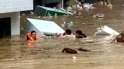 จีนอ่วมฝนถล่มภาคใต้-กลาง ตายแล้ว 10 ศพ น้ำท่วม-ดินถล่มหนัก