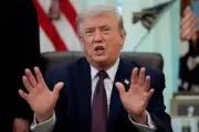 ช็อก! พบ 'หมูเด้ง' นอนตายปริศนาคาบ้านพัก ตร.คาดเสียชีวิตมาแล้ว 2 วัน