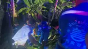 กระบะรับญาติสนามบินหาดใหญ่กลับบ้าน หลุดโค้งชนเสาไฟฟ้าบาดเจ็บ 8 ราย