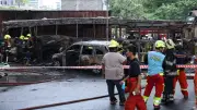 เปิดภาพอุบัติเหตุรถไฟชนรถเมล์กลางกรุงเทพฯ ไฟไหม้รุนแรง