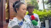 แม่บุญธรรมตามหาลูกสาว หวังปาฏิหาริย์หลังรถไฟชนรถเมล์