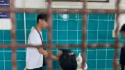 ฝากขังเด็กเสิร์ฟผับดังคดีขืนใจสาว ยื่นพอตเคให้สูบก่อนก่อเหตุ