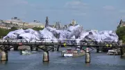 เจอาร์คลุมสะพานปงเนิฟด้วยถ้ำยักษ์ สะท้อนสังคมโซเชียลมีเดีย