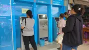 ชาวบ้านแห่ต่อคิวแน่นธนาคาร เตรียมลงทะเบียนไทยช่วยไทยพลัส